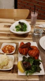 Starter: green salad and tandoori chicken